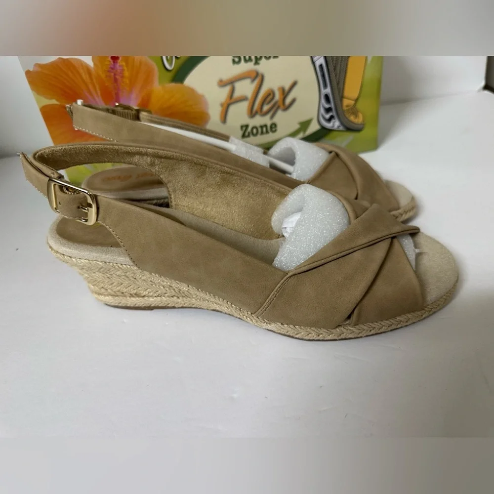 Easy Street Womens Maureen Wedge Sandals Size 8 - Picture 3 of 7